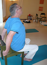 Yoga auf dem Stuhl ::: Yogazentrum Nierstein